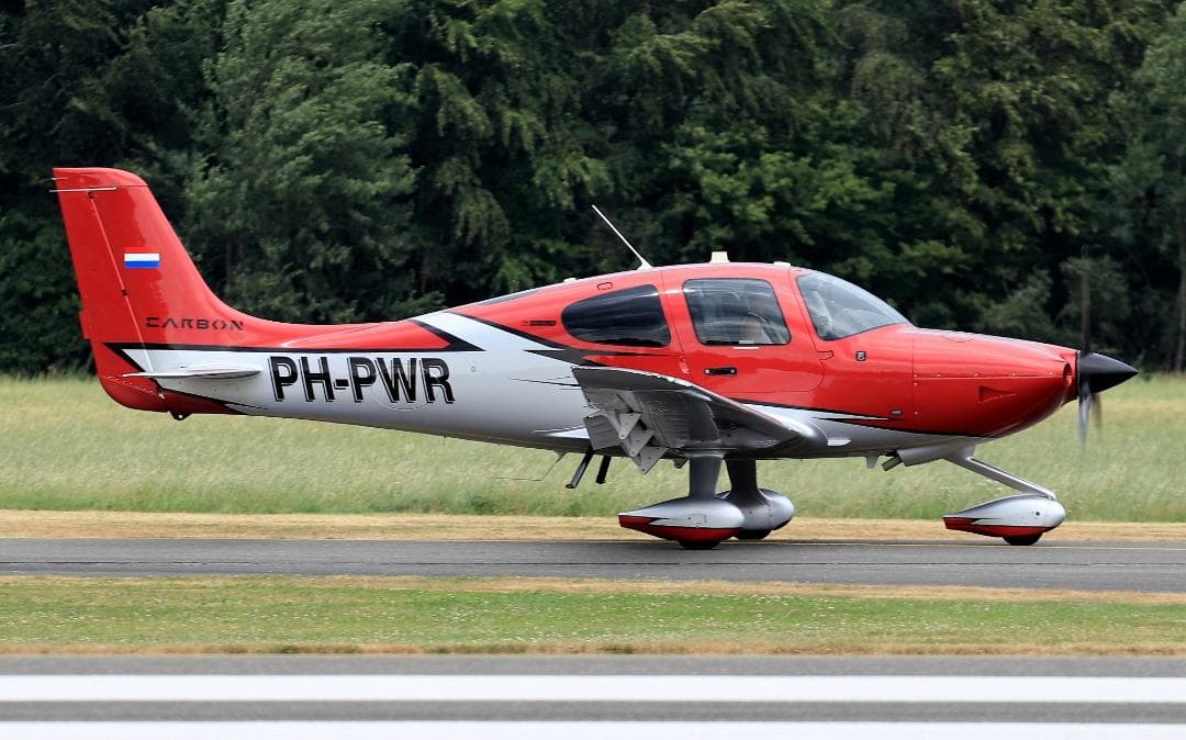 Cirrus SR 20 G6 — PH-PWR
