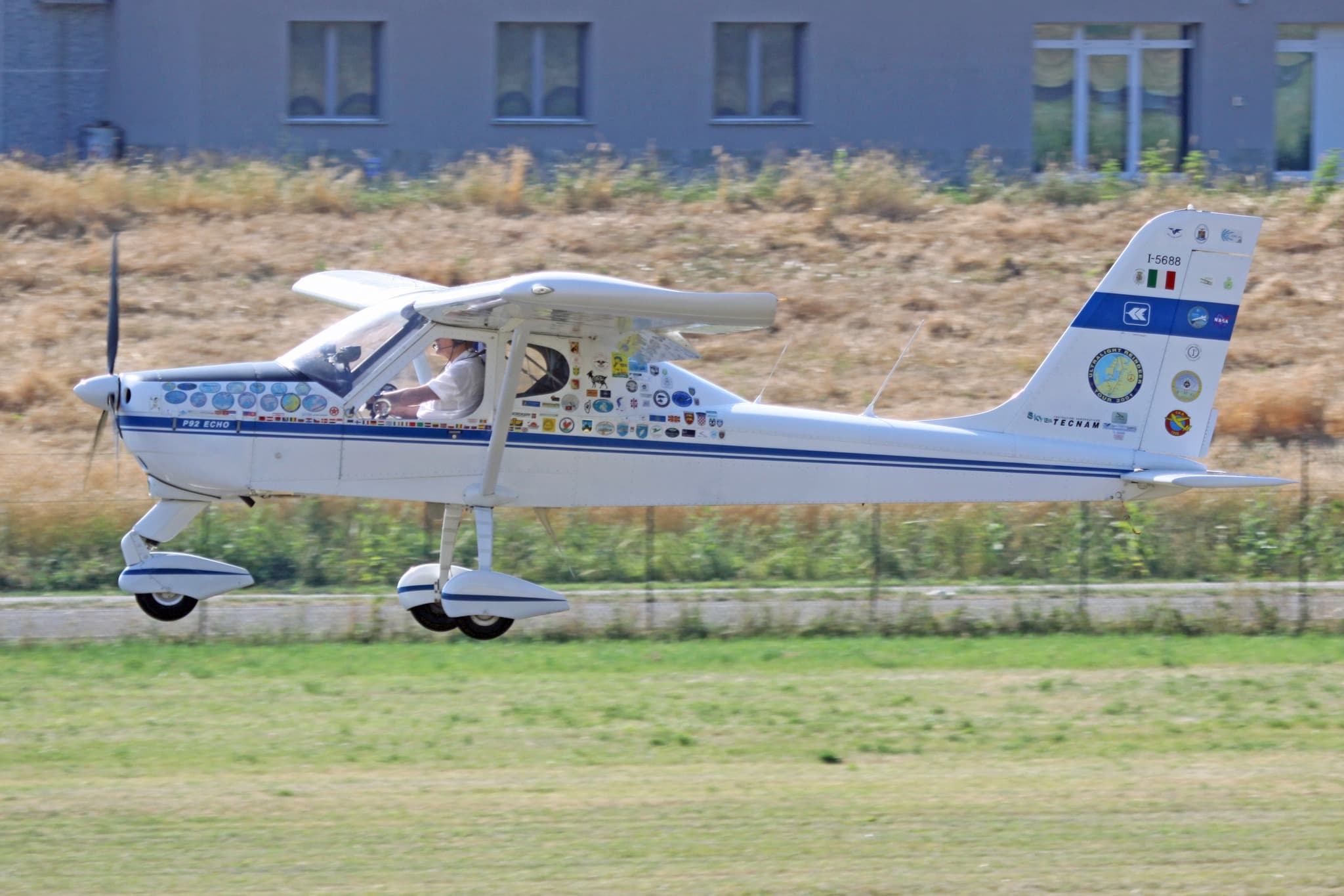 Tecnam P92 ECHO — I-5688