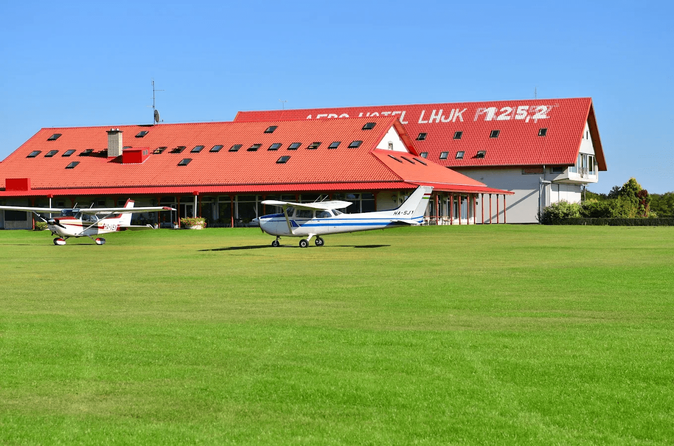 Aero Hotel LHJK — aircraft parked on the grass in front of the hotel in Jakabszállás, Hungary